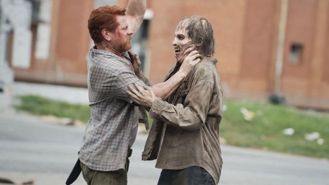 The plaid shirt of Abraham Ford (Michael Cudlitz) in The Walking Dead S05E05