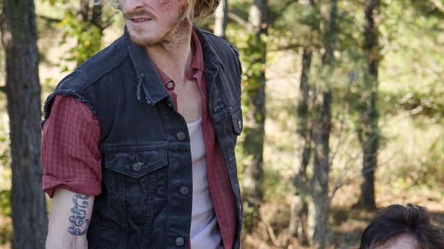 The plaid shirt red Dwight (Austin Amelio) in The Walking Dead S06E14