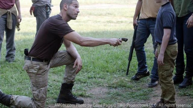 The shoes / boots tactics of Shane Walsh (Jon Bernthal) The Walking Dead S02E07