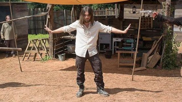 La chemise beige H2H de Jesus / Paul Rovia (Tom Payne) dans The Walking Dead S06E11