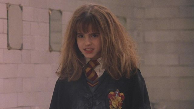 La réplique de la cape Gryffondor portée par Hermione Granger (Emma Watson) dans Harry Potter à l'école des sorciers
