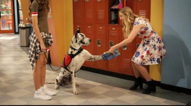 Sneakers white K. C. Cooper (Zendaya Coleman) in the Agent K. C.