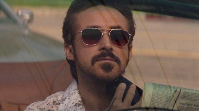 Les lunettes de soleil de Holland March (Ryan Gosling) dans The Nice Guys