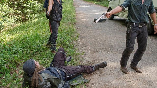 The knife Jesus (Tom Payne) in The Walking Dead