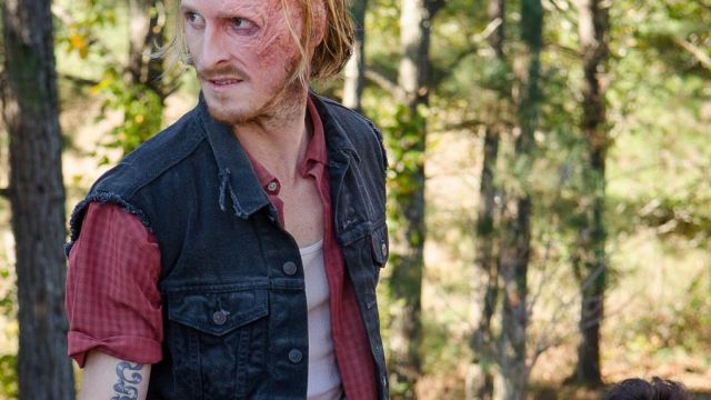 The red shirt plaid Dwight (Austin Amelio) in The Walking Dead S06E14