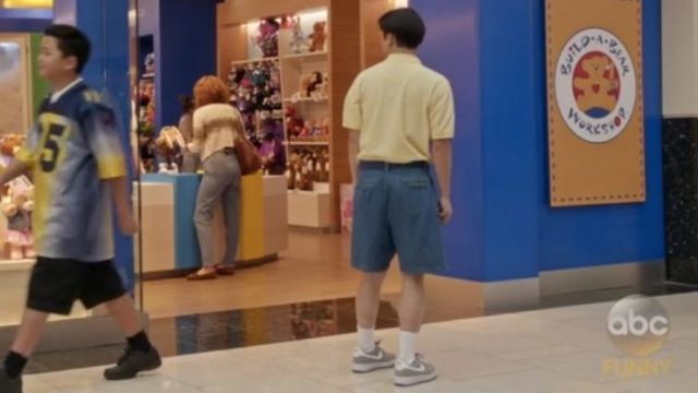 Sneakers Nike Dunk Low grey in Fresh Off The Boat S03E11