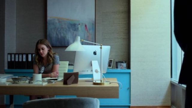 The desk lamp Aerin in Iron Fist S1 Spotern