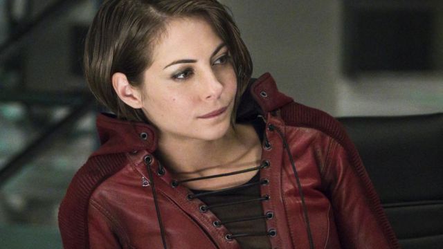 The red jacket and black Thea Queen / Speedy (Willa Holland) on Arrow