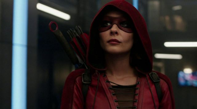 The leather jacket red and black Thea Queen (Willa Holland) in Arrow season 4