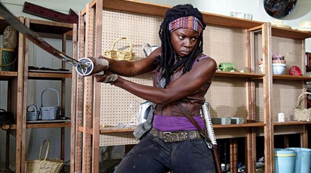 The tank top Michonne (Danai Gurira) in The Walking Dead S03E01