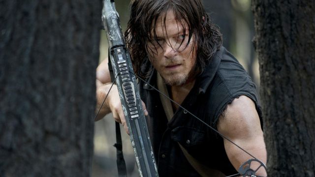 The black shirt without sleeves of Daryl Dixon (Norman Reedus) in The Walking Dead