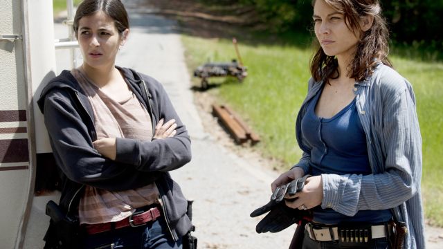 La chemise rayée bleue et blanche de Maggie Greene (Lauren Cohan) dans The Walking Dead