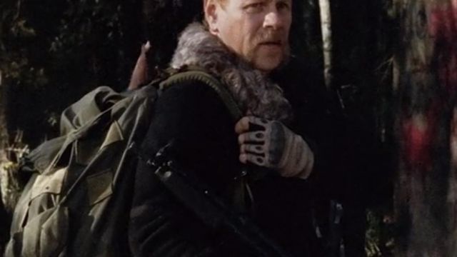 Le sac à dos vert kaki de Abraham Ford (Michael Cudlitz) dans The Walking Dead