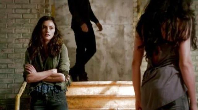 Jacket Free People Hayley Marshall (Phoebe Tonkin) on The Originals S2E4