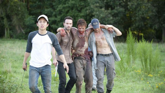 Le débardeur kaki de Daryl Dixon (Norman Reedus) dans The Walking Dead S02E05