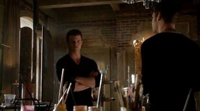 The sweat Burberry of Elijah Mikaelson (Daniel Gillies) in The Originals S1E17