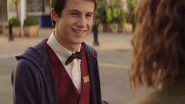 The hoodie of Clay Jensen (Dylan Minnette) in 13 reasons why