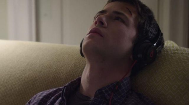 The headphones Beats By Dre worn by Clay Jensen in 13 Reasons Why