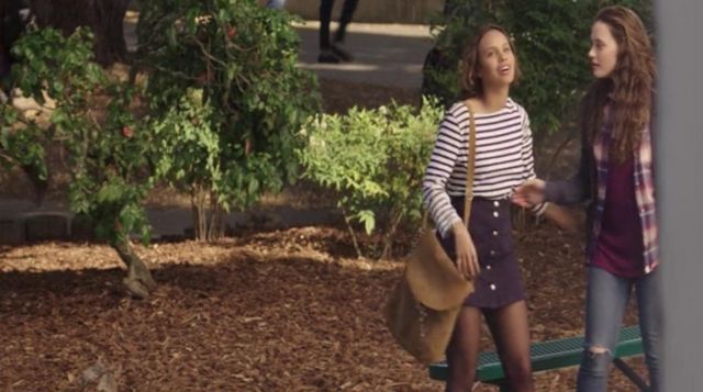 La jupe de Jes­sica David (Ali­sha Boe) dans 13 Rea­sons Why S01E02