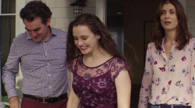 La robe violette de Hannah Baker (Katherine Langford) dans 13 Reasons Why S01E05