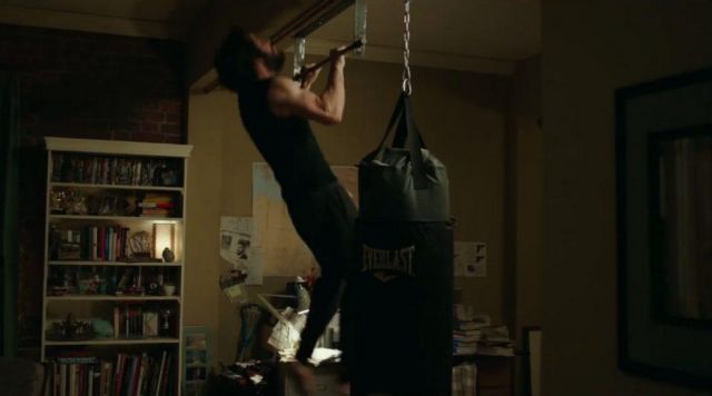 The punch bag Everlast in American Assassin