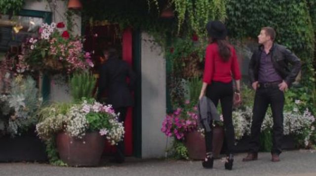 The sandals of Ruby The little red riding hood (Meghan Ory) in Once upon a time