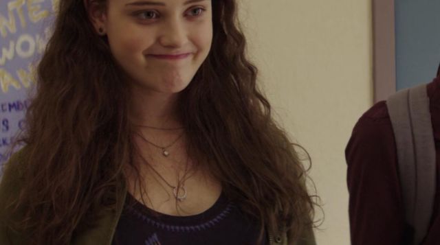 The tank top peacock Hannah Baker (Katherine Langford) in 13 Reasons Why S01E05