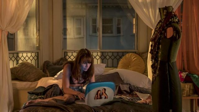 The Apple iBook G3 Sophia Amoruso (Britt Robertson) in Girlboss