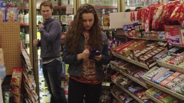 Le top à fleurs Lucky Brand de Hannah Baker (Katherine Langford) dans 13 Reasons Why S01E03