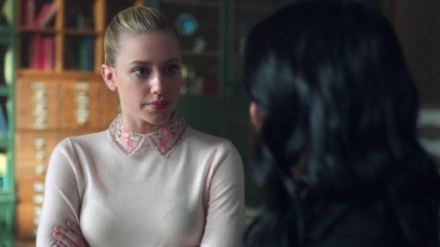 the Sweater embroidered collar worn by Betty Cooper (Lili Reinhart) in Riverdale, Season 1 Episode 11