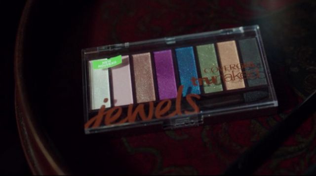 La palette d'ombres à paupières de Cheryl Blossom (Madelaine Petsch) dans Riverdale S01E11