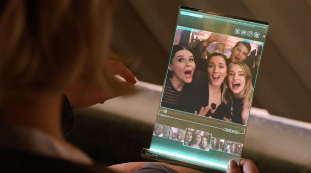 The tablet translucent Sony of Aurora Lane (Jennifer Lawrence) in Passengers