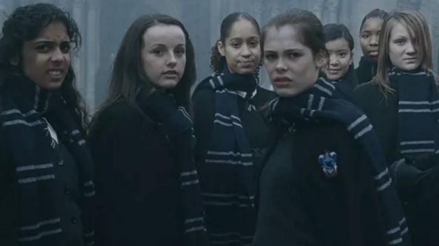 An authentic uniform (dress) of the house of Ravenclaw (Ravenclaw) in Harry Potter and the goblet of fire