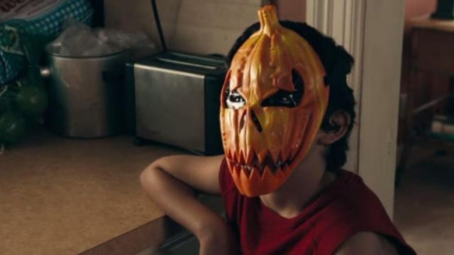The mask Pumpkin Halloween worn by Benicio (Kaden Leos) in Drive