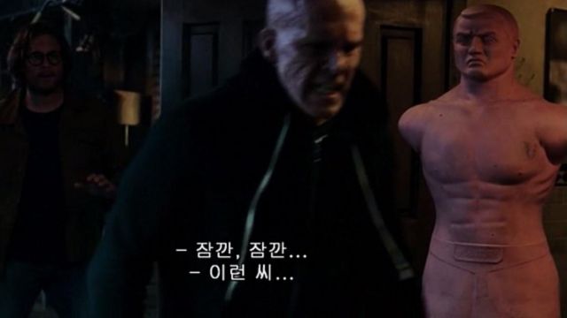 The mannequin strikes at Deadpool