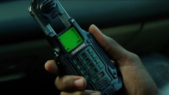 Le téléphone Samsung SPH-N270 utilisé par Thomas A. Anderson (Keanu Reeves) dans le film Matrix Reloaded