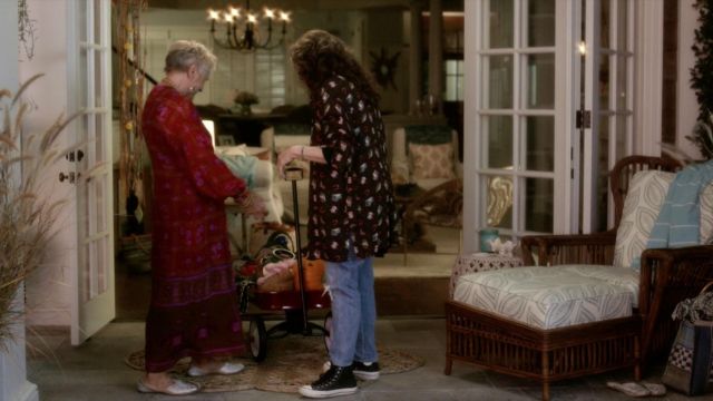Converse high Frankie Bergstein (Lily Tomlin) in Grace and Frankie