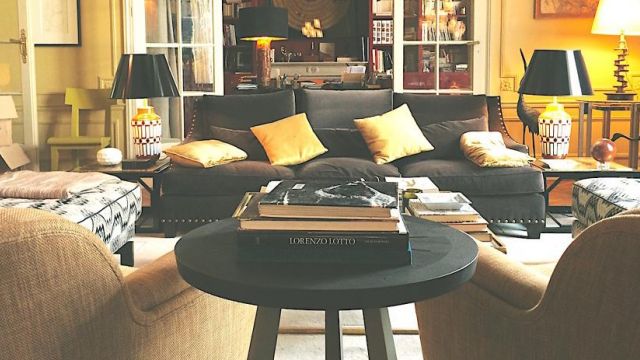 The book on Lorenzo Lotto in the living room of Hubert in Adopt a widower