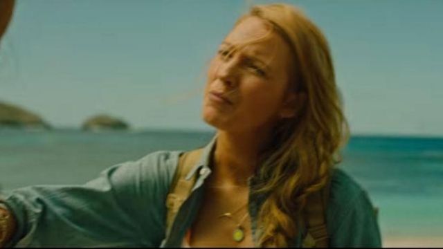 The blue collar and yellow of Nancy Adams (Blake Lively) in survival Instinct (The Shallows)