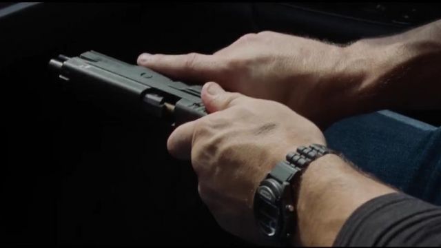 The watch Casio W-87H-1VHEF of Jack Reacher (Tom Cruise) in Jack Reacher: Never Go Back
