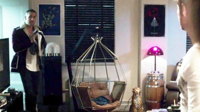 The lamp "dome" violet in Deadpool