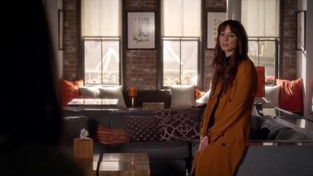 Trench orange Spencer Hastings (Troian Bellisario) in the Pretty Little Liars