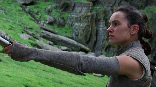 le gilet de Rey (Daisy Ridley) dans Star Wars : Le réveil de la force