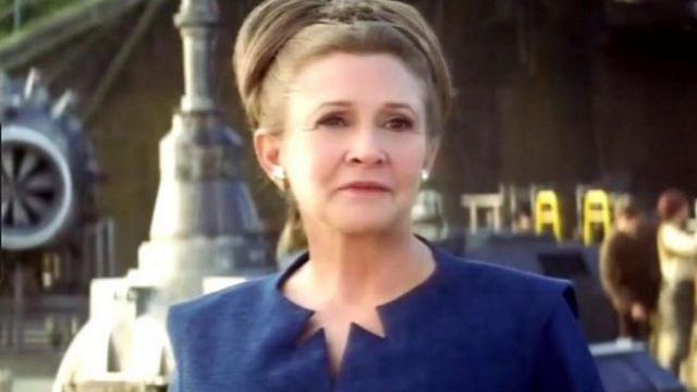 La robe bleue de Prin­cesse Leia (Car­rie fi­sher) dans Star Wars VII : le réveil de la force