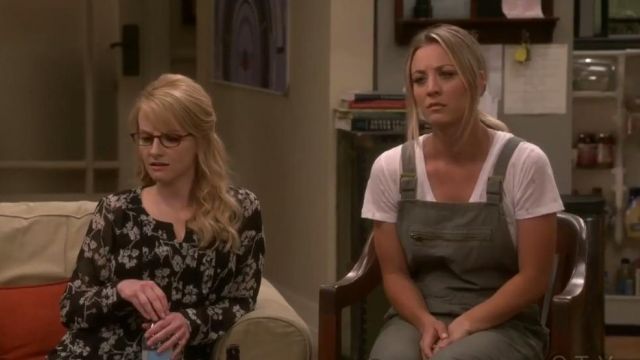 The overalls of Penny (Kaley Cuoco) in The Big Bang Theory S10E23 | Spotern