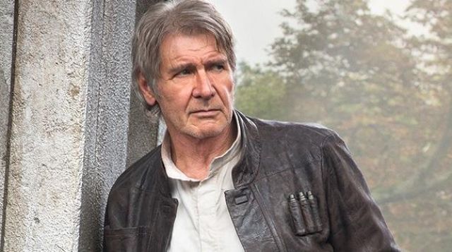 Le blouson en cuir marron porté par Han Solo (Harrison Ford) dans le film Star Wars VII : Le réveil de la force
