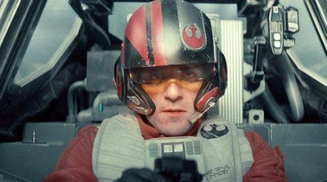 Le casque de pilote X-wing de Poe Dameron (Oscar Isaac) dans Star Wars VII : Le réveil de la force