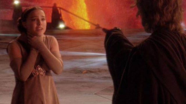 The replica of the belt buckle of Padme Amidala (Natalie Portman) in Star Wars II : revenge of The Sith