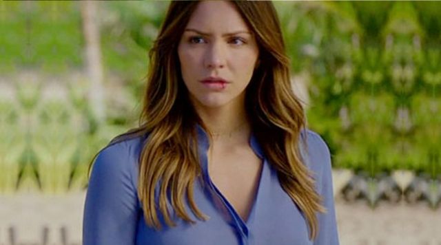 the blouse blue Paige Dineen (Katharine McPhee) in Scorpio S03E24