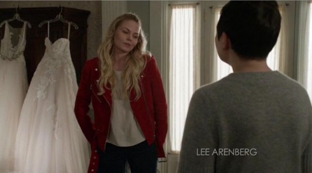the jacket of Emma Swan (Jennifer Morrison) on Once Upon A Time S06E20
